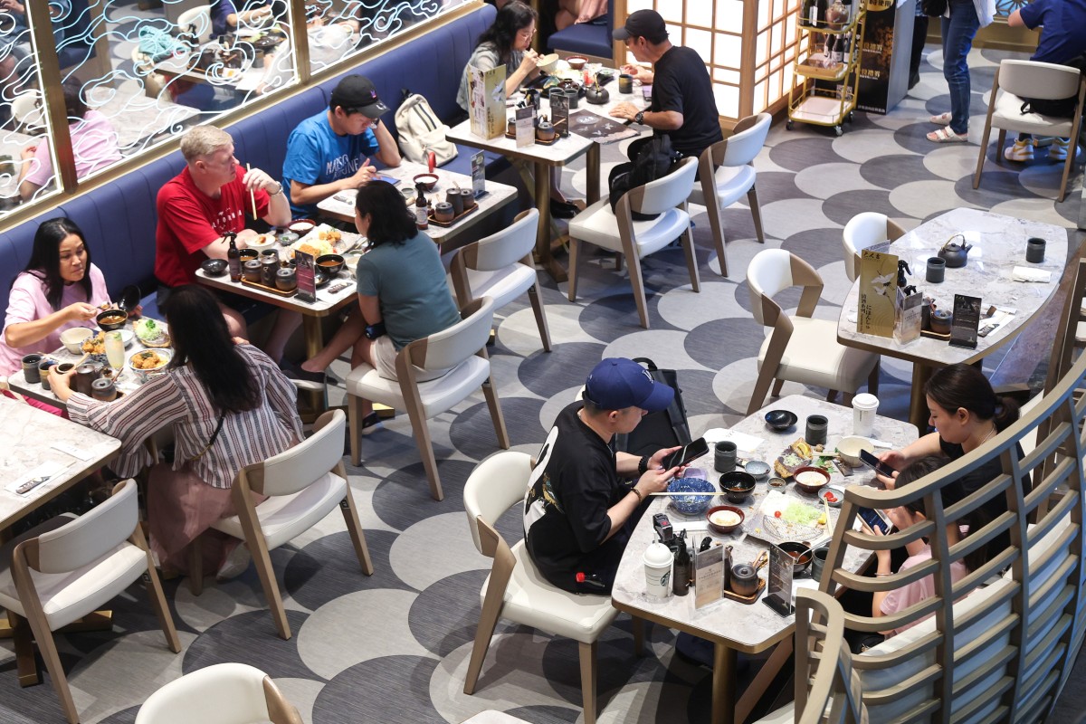 Most Hong Kong restaurants are willing to lend customers containers for takeaway orders, but an industry leader has cast doubt on the idea. Photo: Edmond So