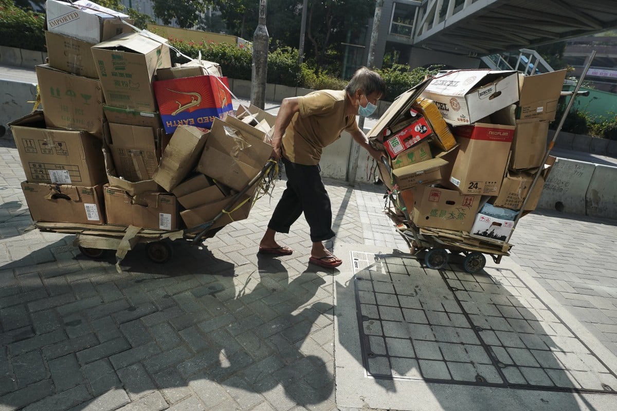 According to Waste Picker Concern Group’s report, Hong Kong has up to 3,456 scavengers who collect approximately 159.25 tonnes of recycling waste every day. Photo: Felix Wong
