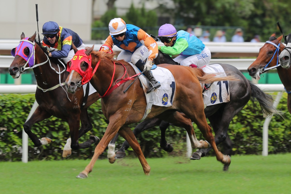 Bright Inheritance surges to a shock victory at Sha Tin on Sunday. Photos: Kenneth Chan