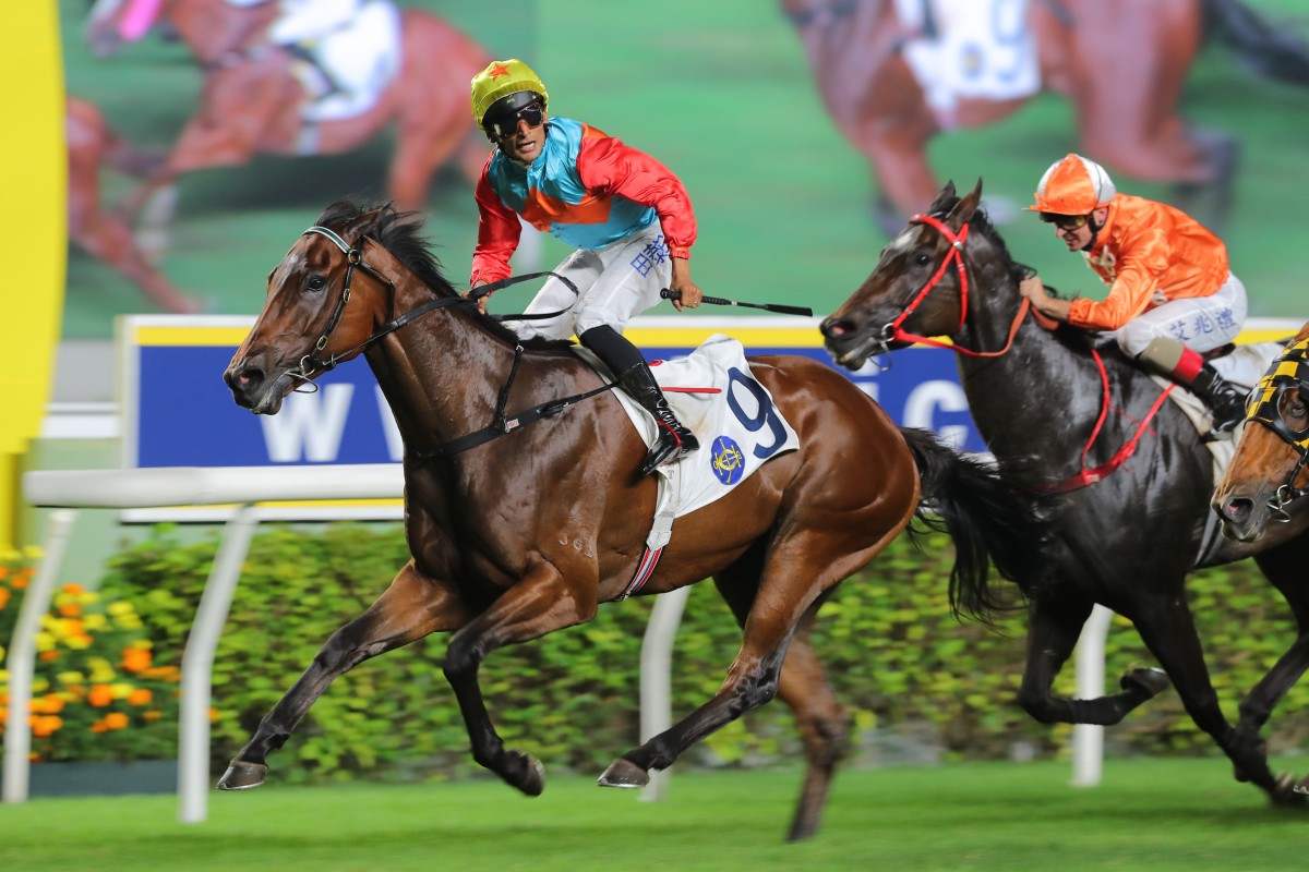 Karis Teetan celebrates as Ka Ying Rising takes out the Group Three Sha Tin Vase (1,200m). Photos: Kenneth Chan