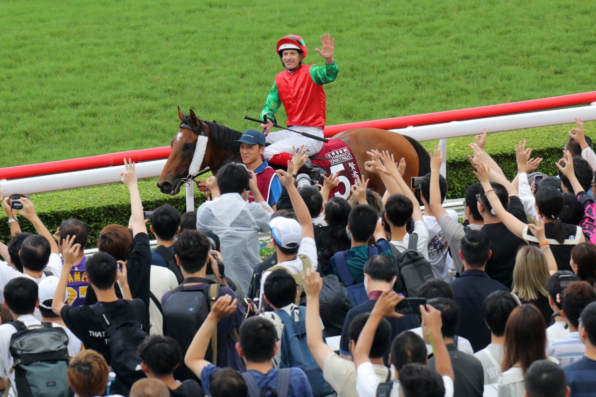 Hugh Bowman celebrates his Group One Chairman’s Sprint Prize win aboard Invincible Sage in April. Photos: Kenneth Chan