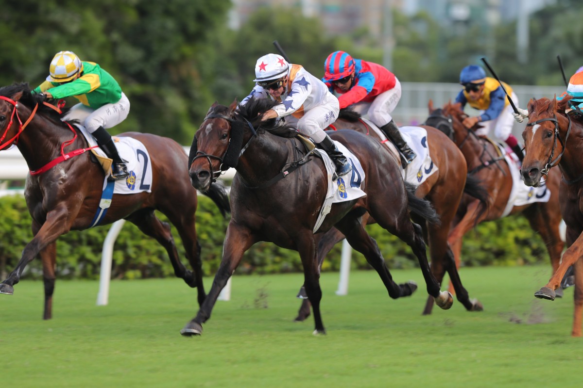 Zac Purton guides Courier Aladdin to a smart win on debut. Photos: Kenneth Chan