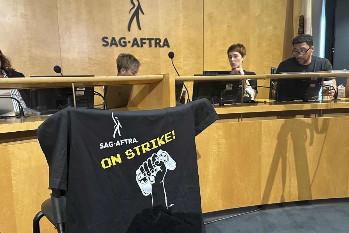SAG-AFTRA committee members and members of the board gather for a news conference at the SAG-AFTRA headquarters in Los Angeles on Thursday, July 25, 2024. Photo: AP