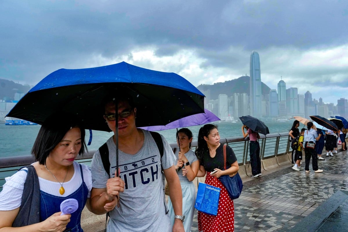The Hong Kong Observatory will issue the T8 signal for Super Typhoon Yagi at 6.20pm. Photo: Sam Tsang