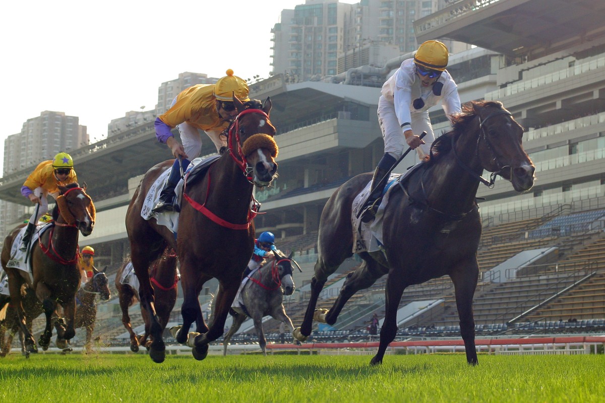 Golden Sixty (right) grabs Hong Kong Derby victory in the final strides. Photo: Kenneth Chan