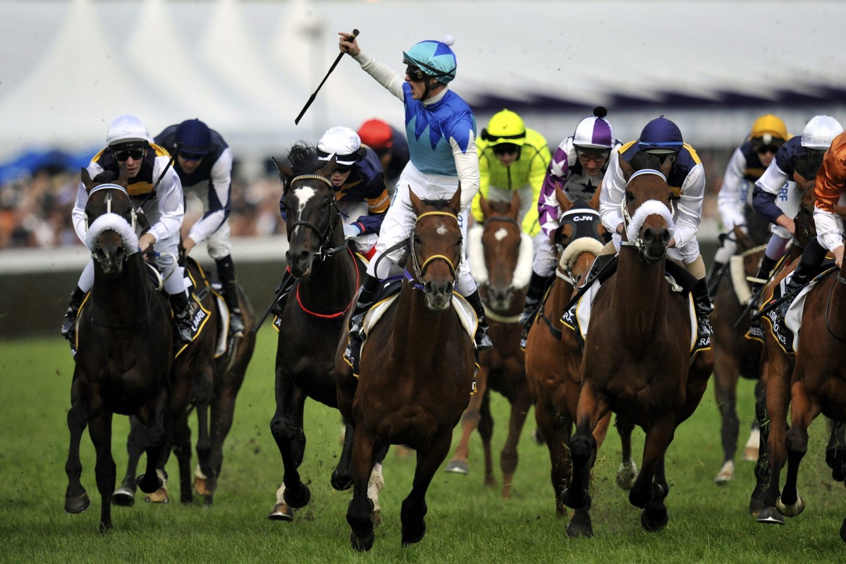 Zac Purton salutes the crowd after winning the Caulfield Cup in 2014. Photo: EPA