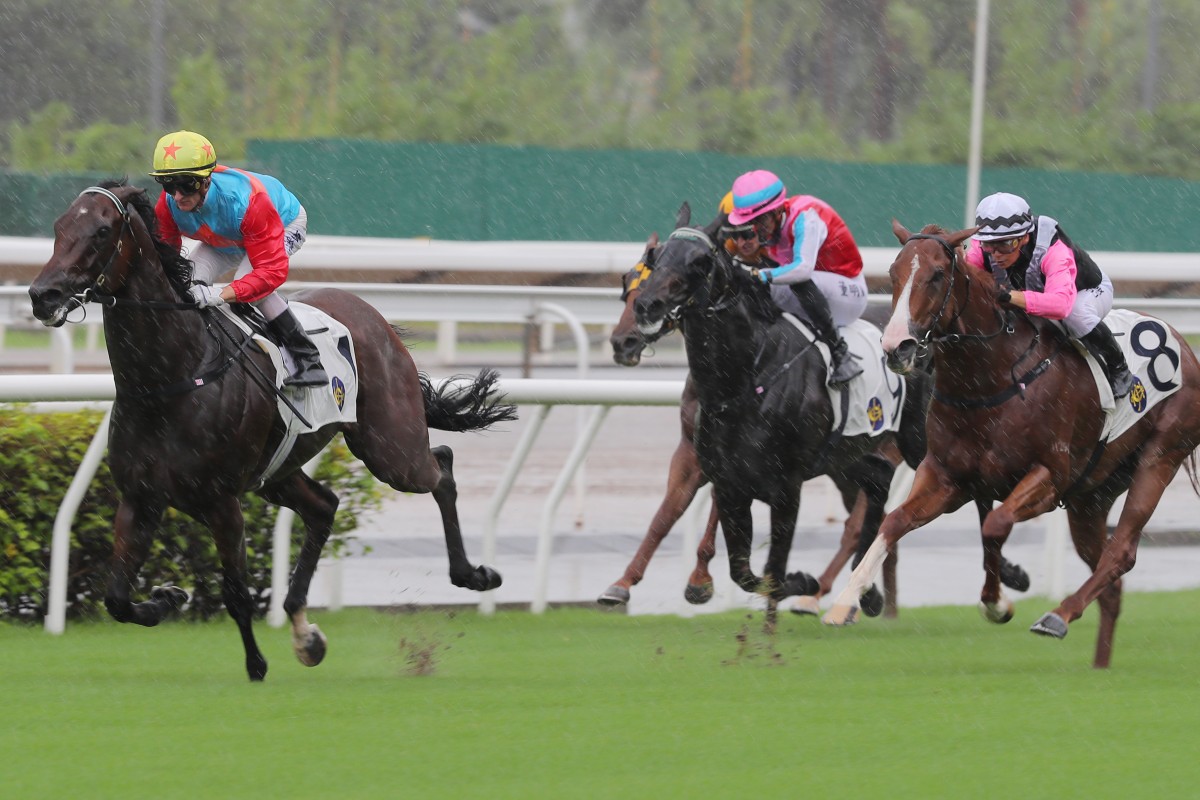 Ka Ying Rising shoots clear under Zac Purton to win the HKSAR Chief Executive’s Cup first up. Photos: Kenneth Chan