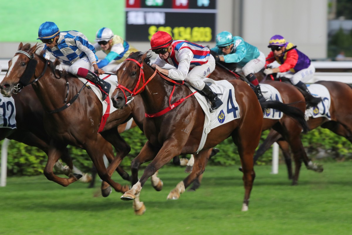 Savvy Brilliant storms home to record a scintillating win under Zac Purton. Photos: Kenneth Chan