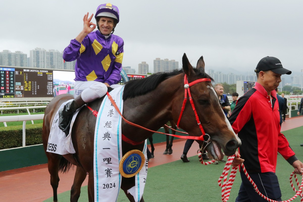 Hugh Bowman reunites with Helios Express in the Jockey Club Sprint. Photos: Kenneth Chan