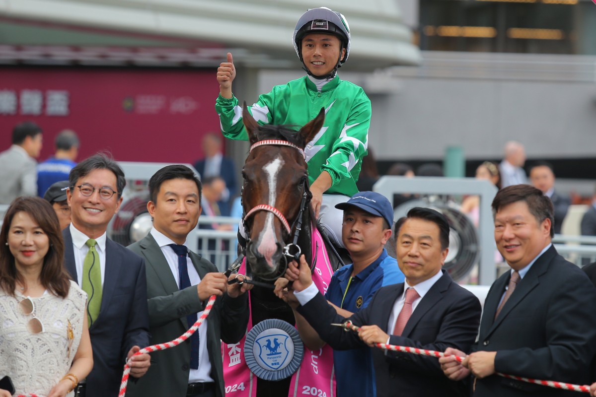 Jockey Matthew Poon and connections of Green N White celebrate his Panasonic Cup win. Photos: Kenneth Chan