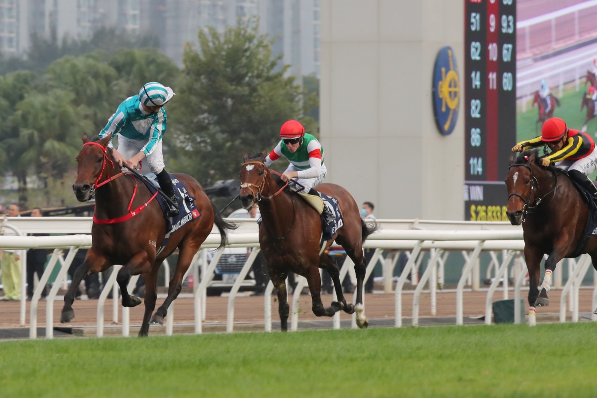 James McDonald looks back at his rivals as Romantic Warrior wins a record third straight Hong Kong Cup. Photos: Kenneth Chan