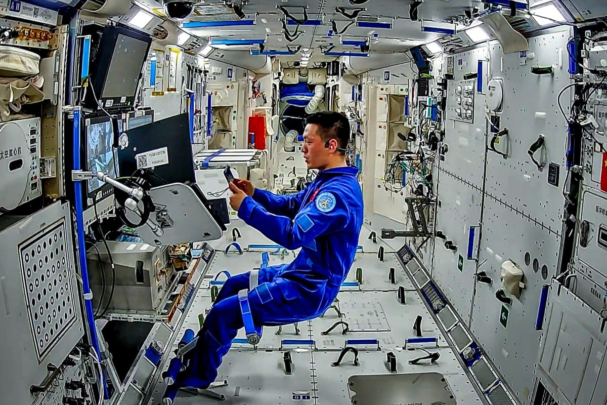 Hong Kong’s Education Bureau has proposed highlighting China’s scientific achievements, especially in space exploration, in junior secondary science classes. Photo: CMSA