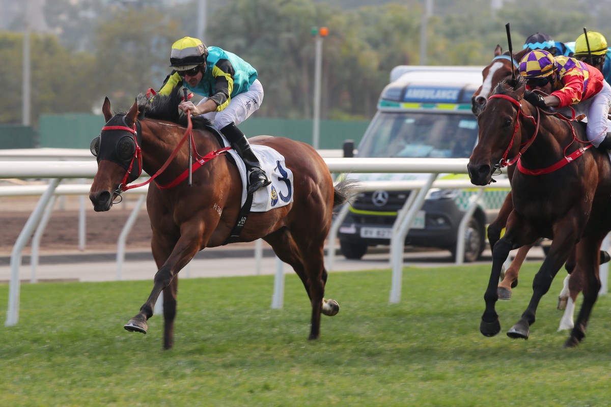 Raging Blizzard bursts clear to win  under Hugh Bowman. Photos: Kenneth Chan