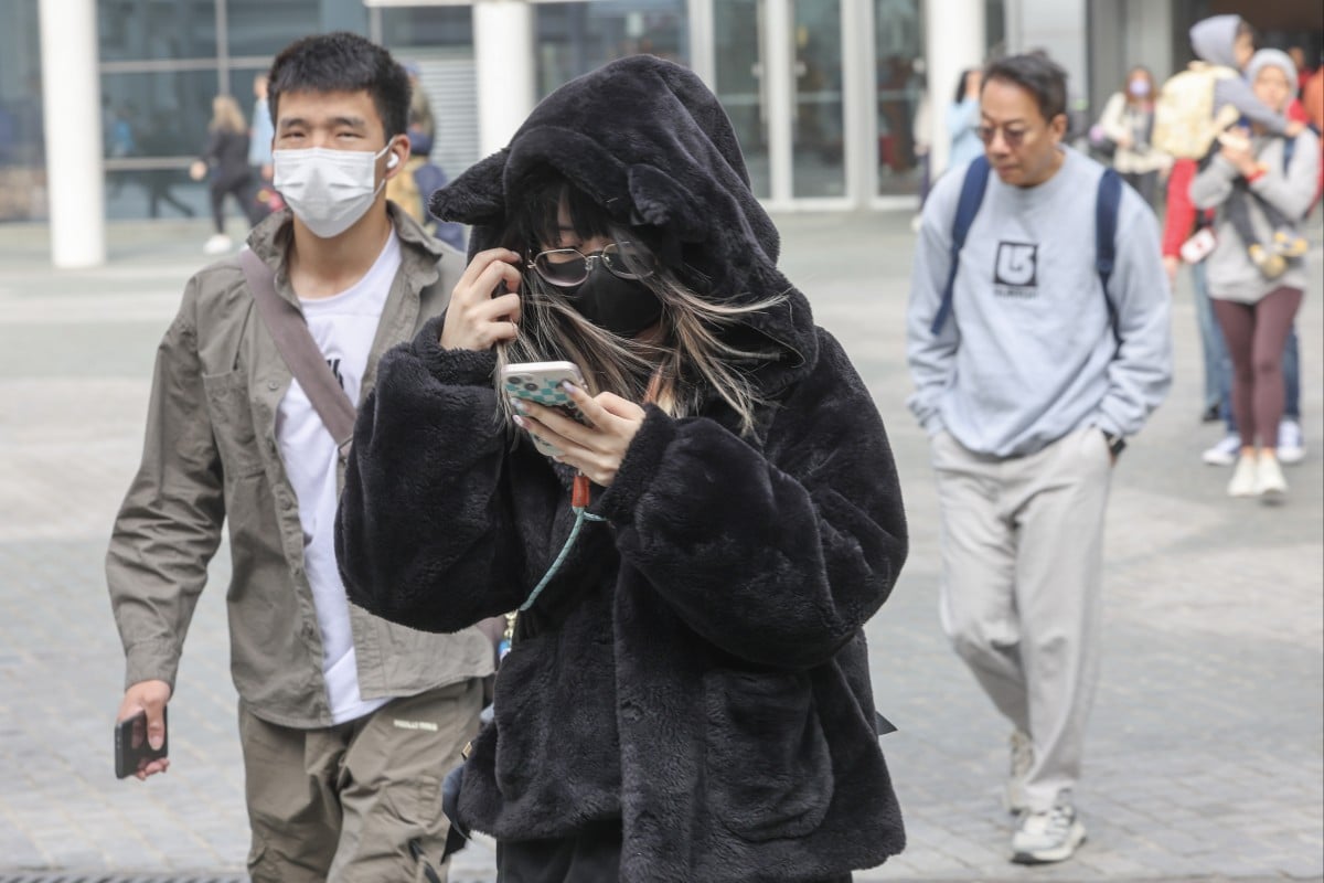 First cold weather warning of the year issued by Hong Kong Observatory. Photo: Edmond So