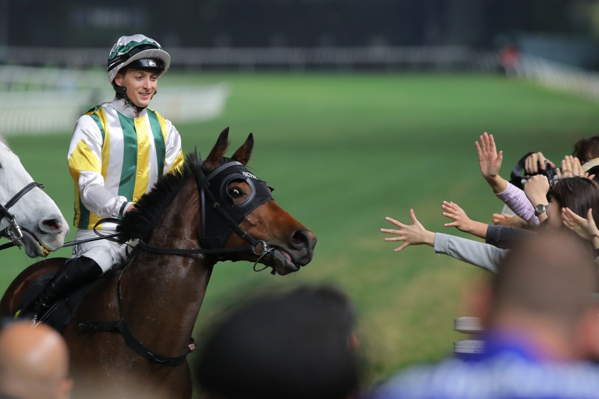 Harry Bentley returns to the applause of the Happy Valley crowd after a recent winner. Photo: Kenneth Chan