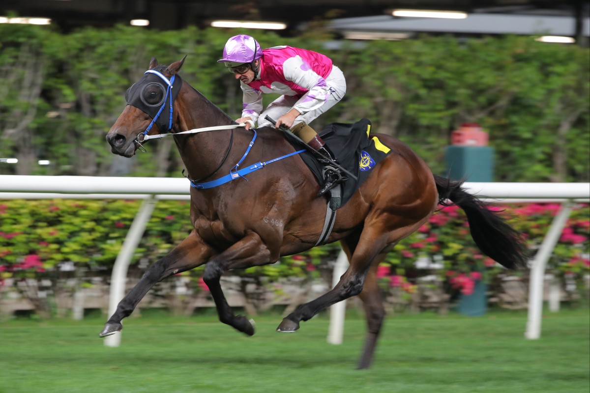 Hugh Bowman boots home M Unicorn at Happy Valley. Photos: Kenneth Chan
