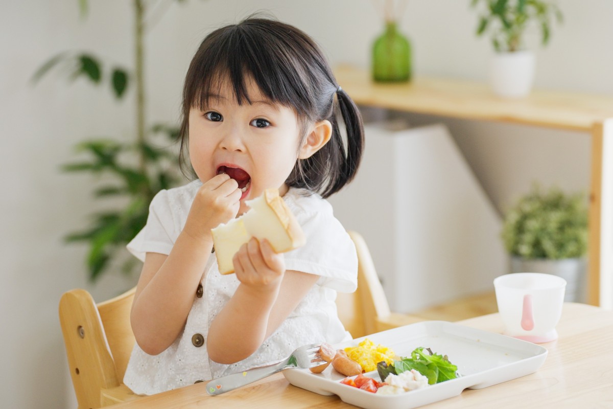 It might be time to slow down when eating. Remember to properly chew your food! Photo: Shutterstock