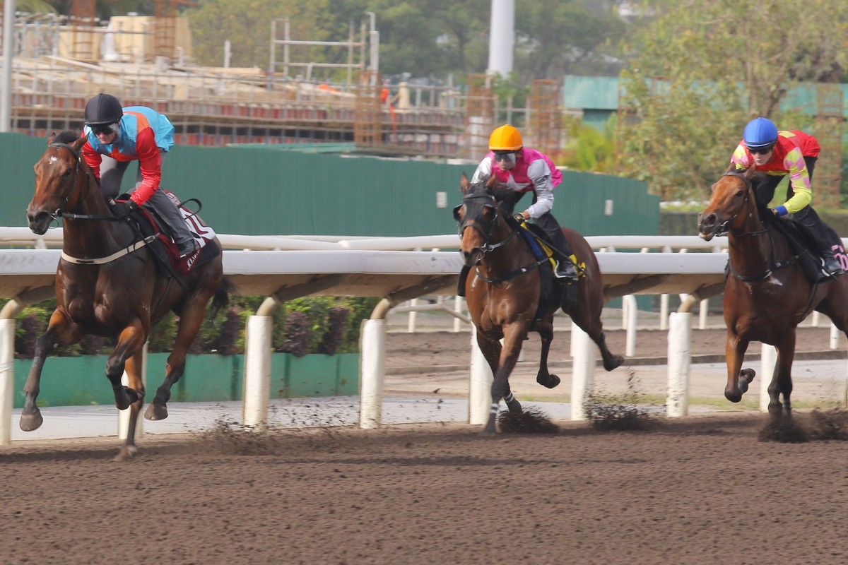 Ka Ying Rising surges clear to win Thursday’s trial under Zac Purton. My Wish (blue cap) ran second ahead of Swift Ascend (orange cap). Photos: Kenneth Chan