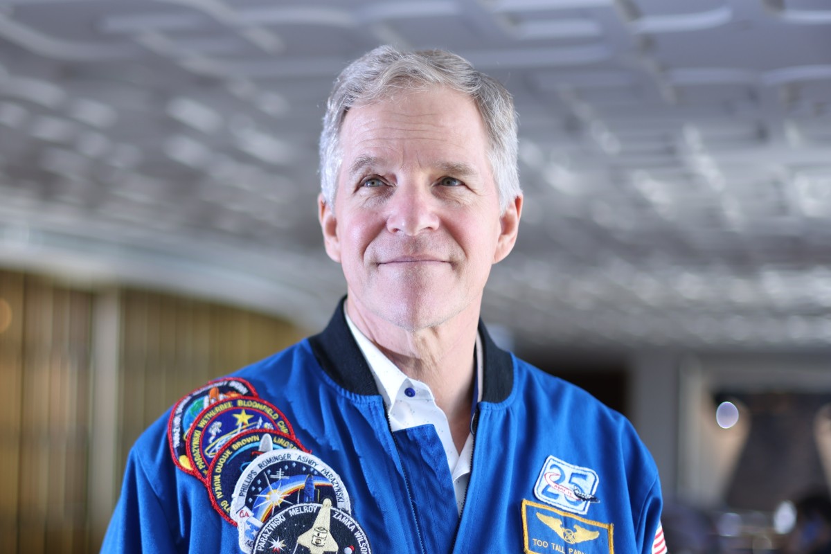 During a visit to Hong Kong, Scott Parazynski spoke to students about his journeys in space. Photo: Nora Tam