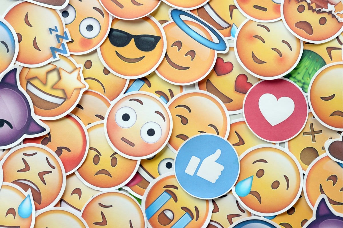 Students debate which emojis should be eliminated, highlighting their impact on digital communication and emotional expression. Photo: Shutterstock