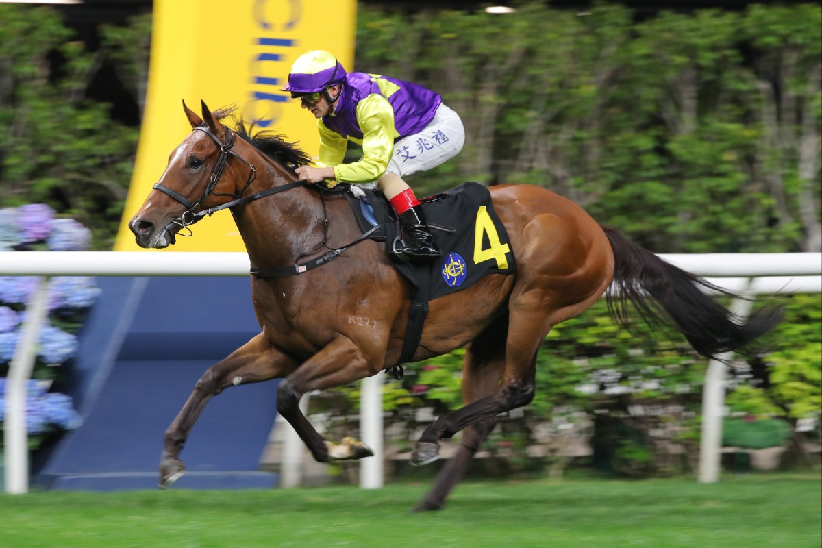 Colourful King wins in splendid isolation at Happy Valley. Photos: Kenneth Chan