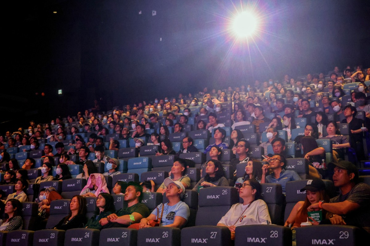 People watch a film at Emperor Cinema at iSquare in Tsim Sha Tsui. Photo: Dickson Lee