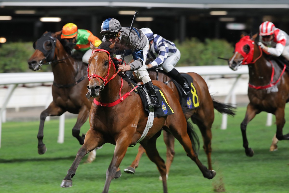Horsepower steams home under Zac Purton to score at the Valley in April. Photos: Kenneth Chan