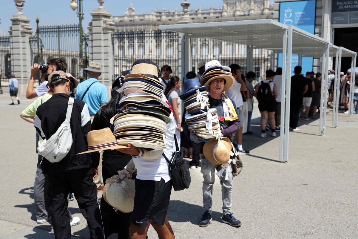 Street vendors sell hats to tourists in front of the Royal Palace during a heatwave in Madrid, Spain. The country has seen temperatures exceeding 40 degrees Celsius (104 degrees Fahrenheit). Photo: AFP