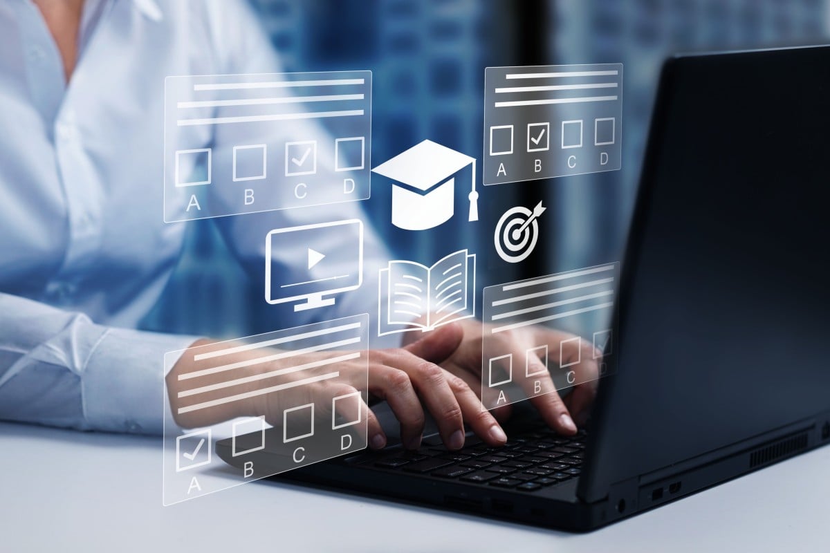 Should students be encouraged to pursue online education? Photo: Shutterstock