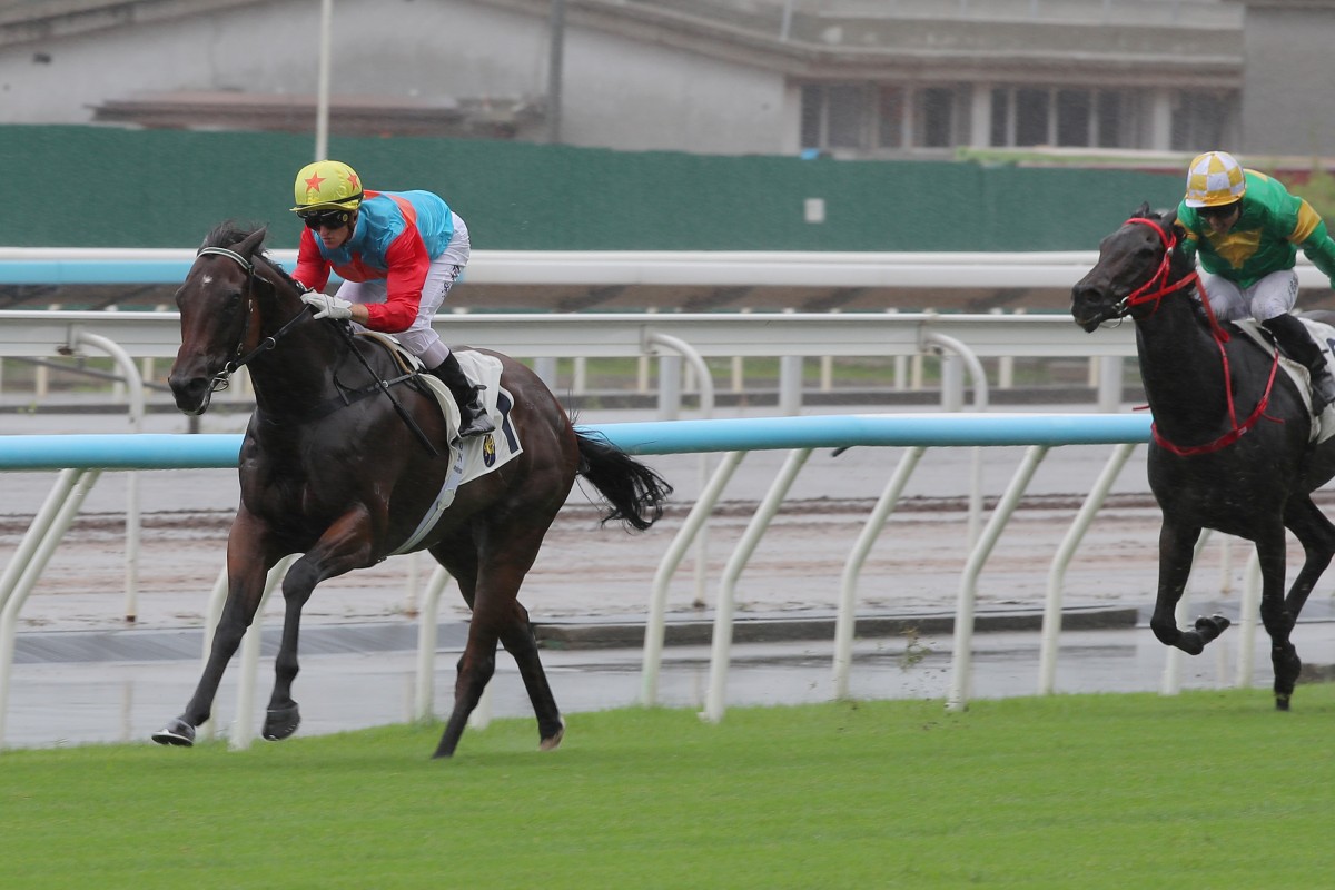 Ka Ying Rising bursts clear under Zac Purton to win the Chief Executive’s Cup for the second straight year. Photos: Kenneth Chan