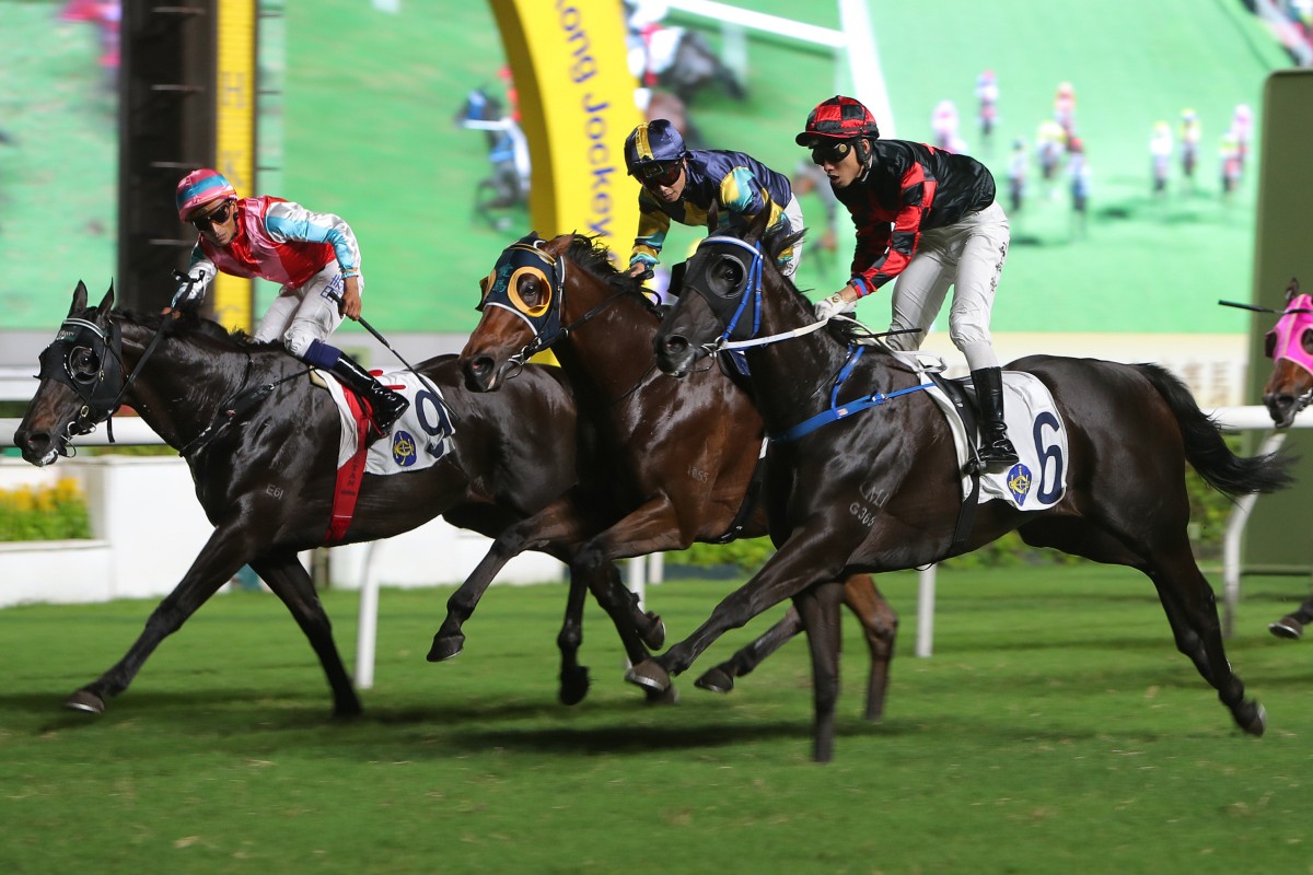 Dancing Code storms home down the outside to win at Sha Tin in July. Photos: Kenneth Chan
