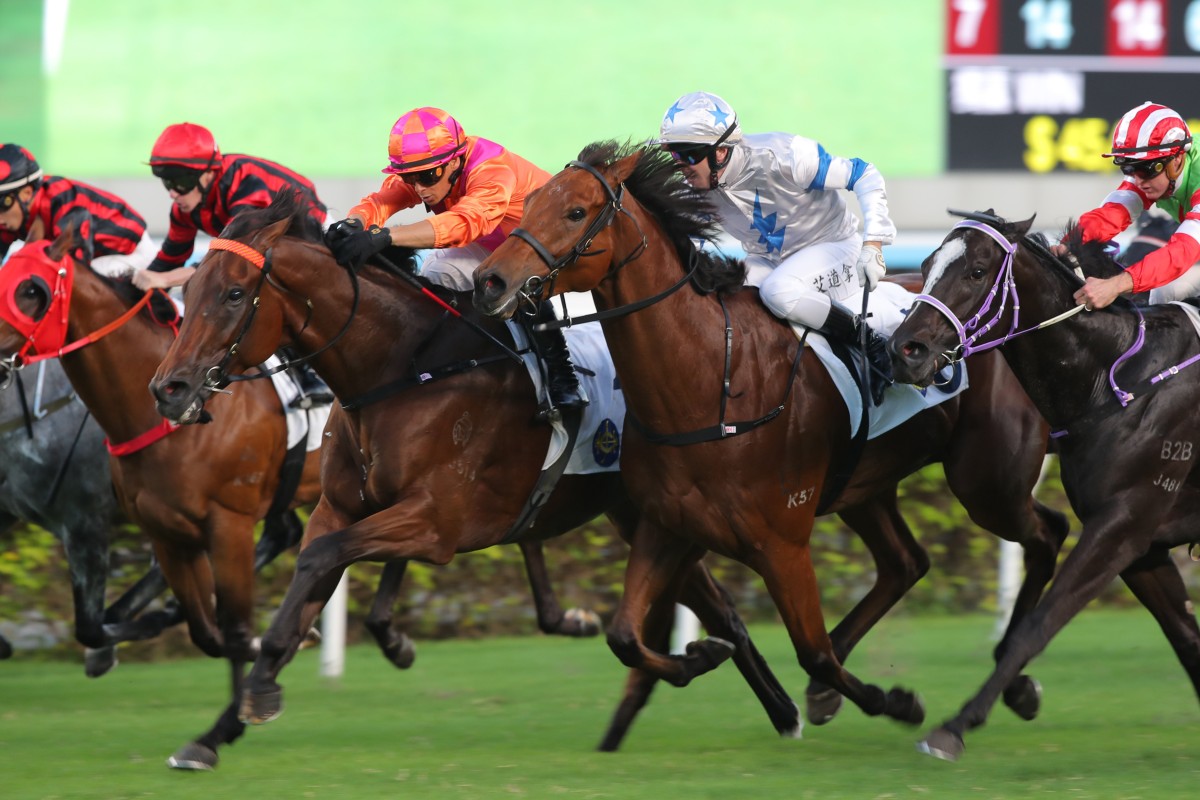 Max Que (centre) ridden by Alexis Badel won the class 3 over 1400m at Sha Tin. Silver Breeze (second right) finished the second. Photo: Kenneth Chan.
