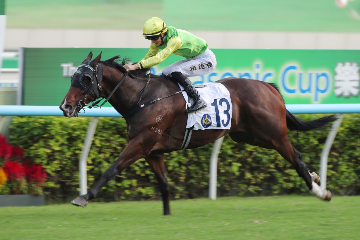 Tomodachi Kokoroe scorches the Sha Tin turf on his way to victory in the Group Two Premier Bowl on Sunday. Photos: Kenneth Chan