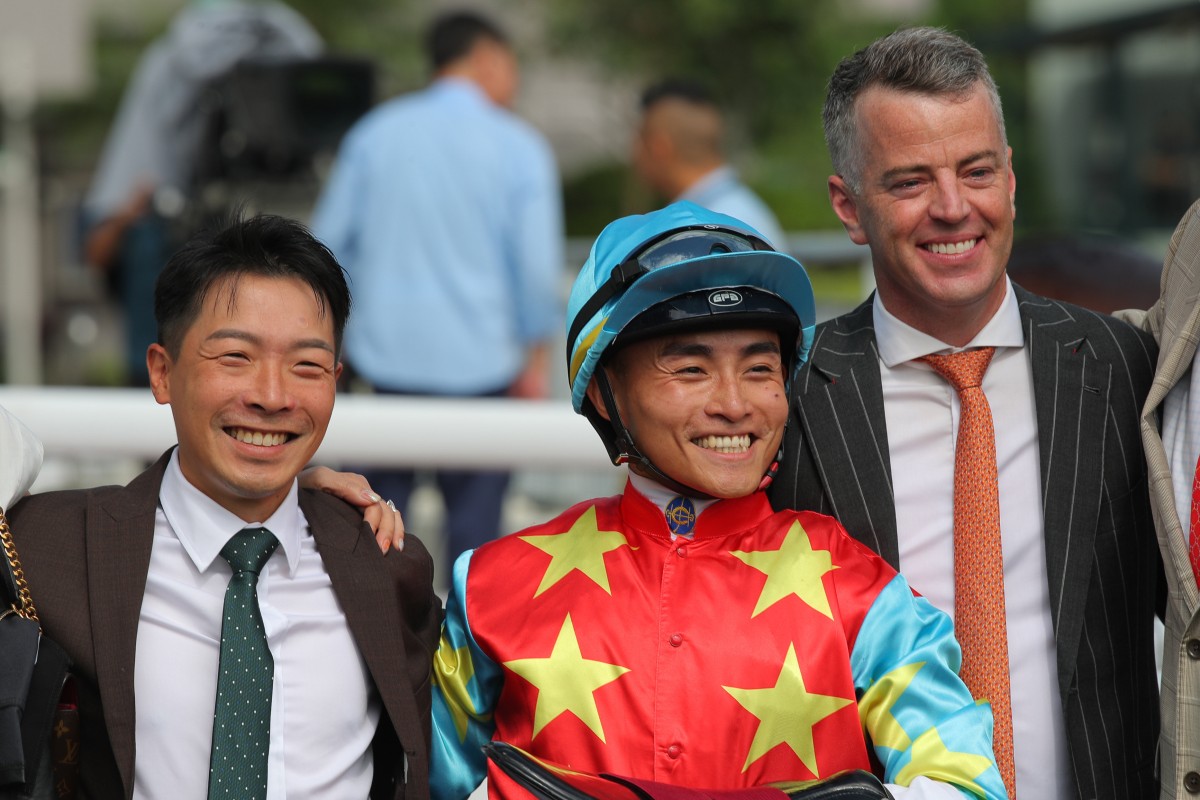 Trainer Jamie Richards (right), assistant trainer Ben So (left) and jockey Keith Yeung celebrate Goldentronicmighty’s victory. Photos: Kenneth Chan