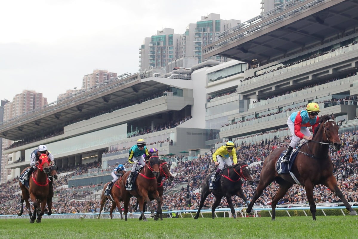 Ka Ying Rising cruises to victory in the Hong Kong Sprint under Zac Purton. Photos: Kenneth Chan