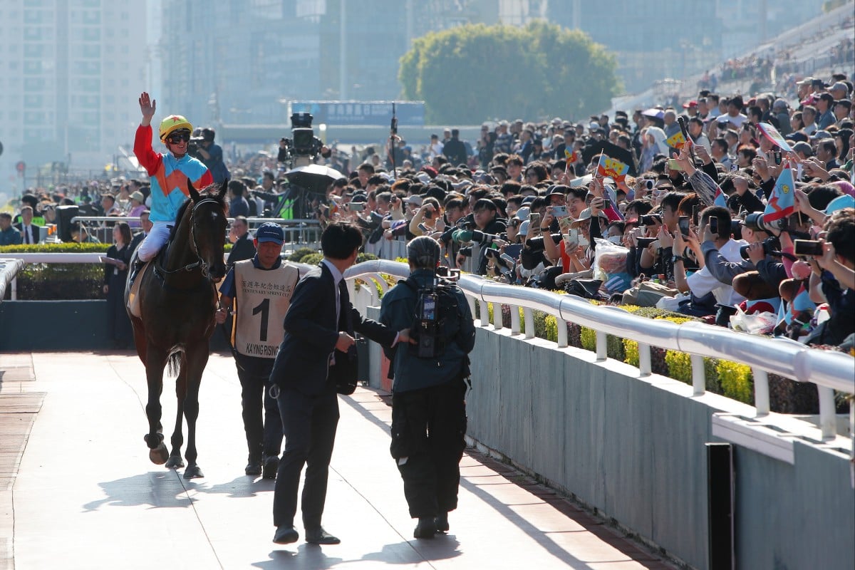 Zac Purton salutes the Sha Tin crowd after Ka Ying Rising’s record-equalling triumph on Sunday. Photos: Kenneth Chan