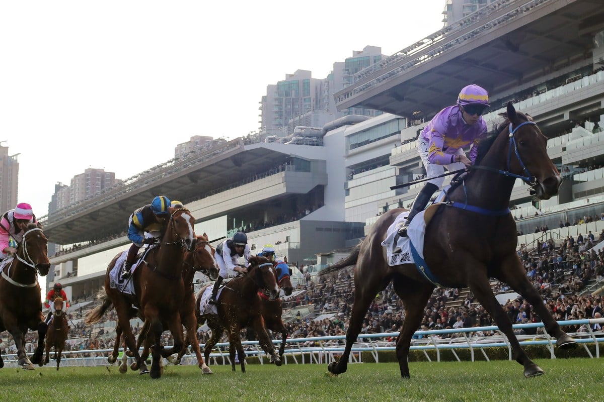 Little Paradise storms clear to win the Classic Mile under Vincent Ho. Photos: Kenneth Chan