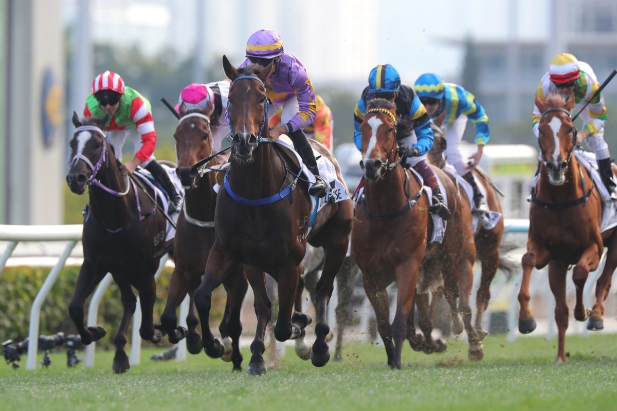 Little Paradise dominates his rivals in the Classic Mile. Photos: Kenneth Chan