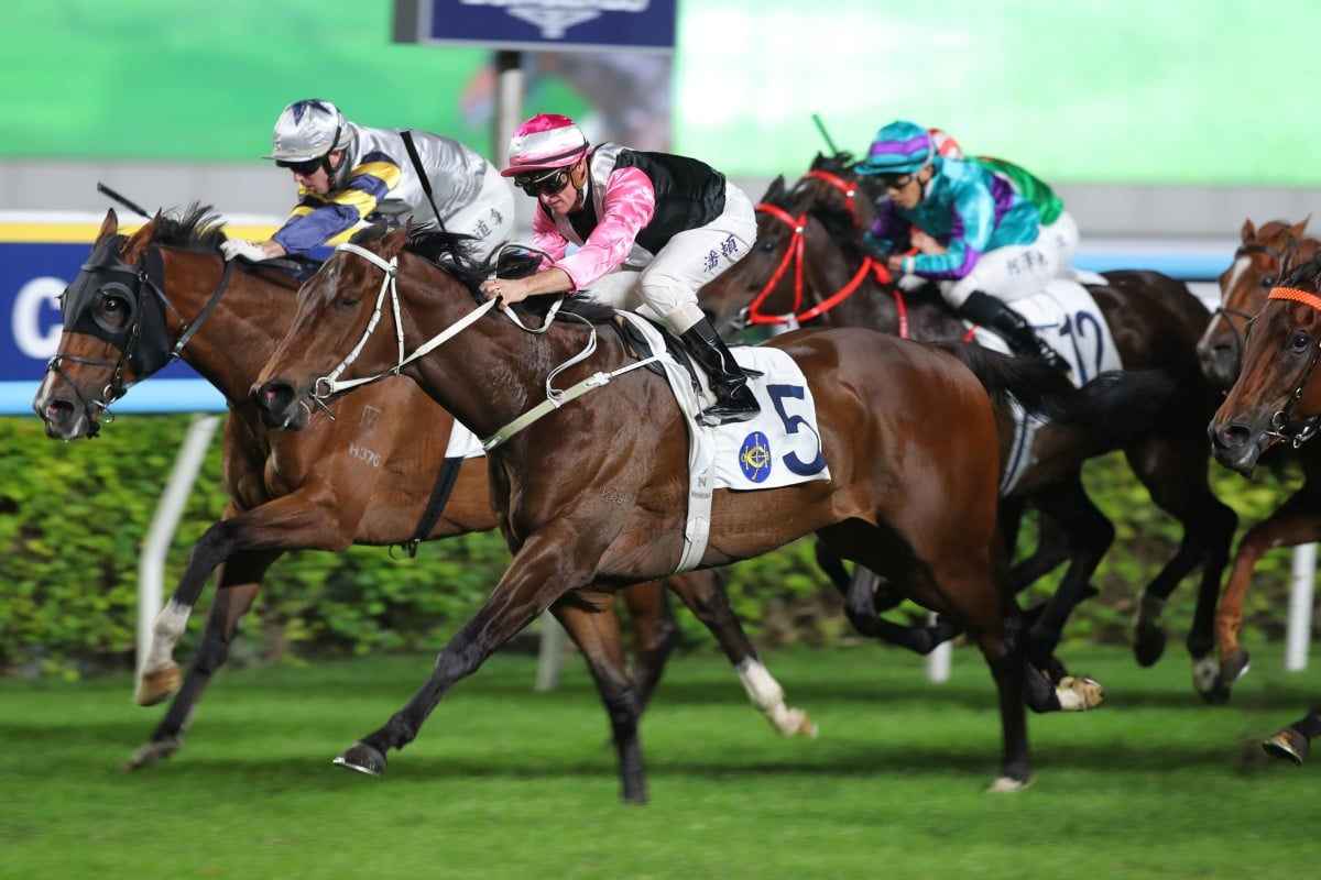 Beauty Bolt (5) wins at Sha Tin in November. Photos: Kenneth Chan