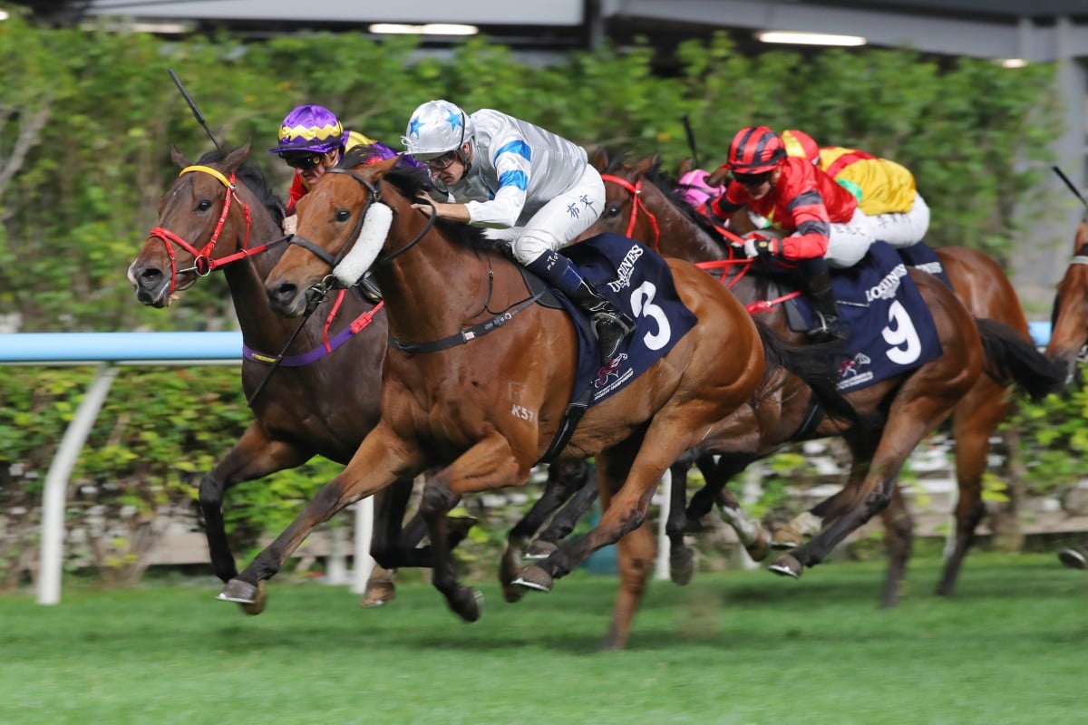 Hugh Bowman guides Silvery Breeze to victory on IJC night in December. Photos: Kenneth Chan
