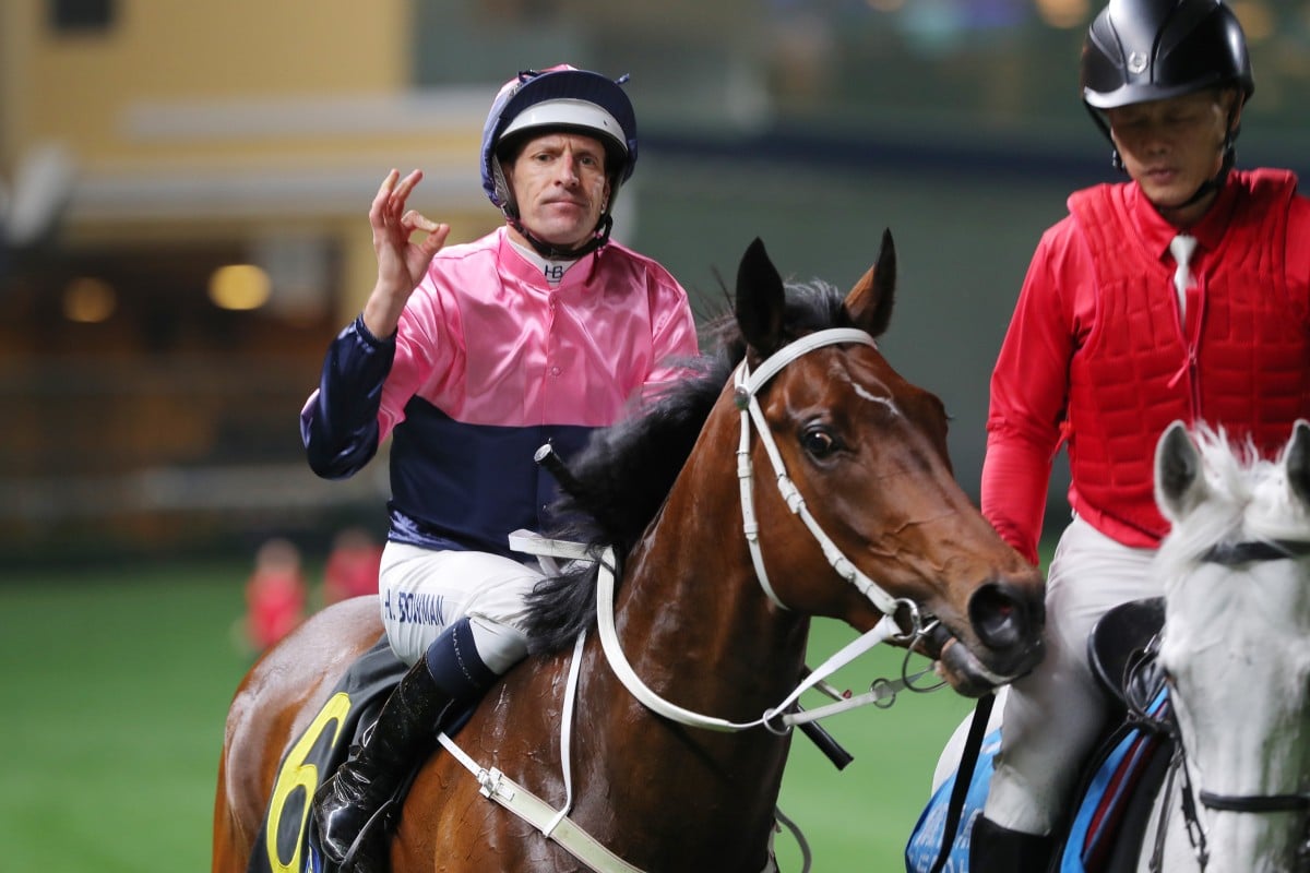 Beauty Viva, ridden by Hugh Bowman, return at Happy Valley. Photos: Kenneth Chan.