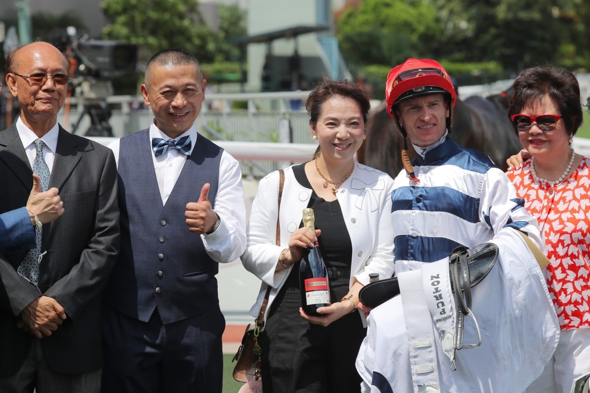 Trainer Danny Shum (second left) celebrates Packing King’s winner. Photos: Kenneth Chan