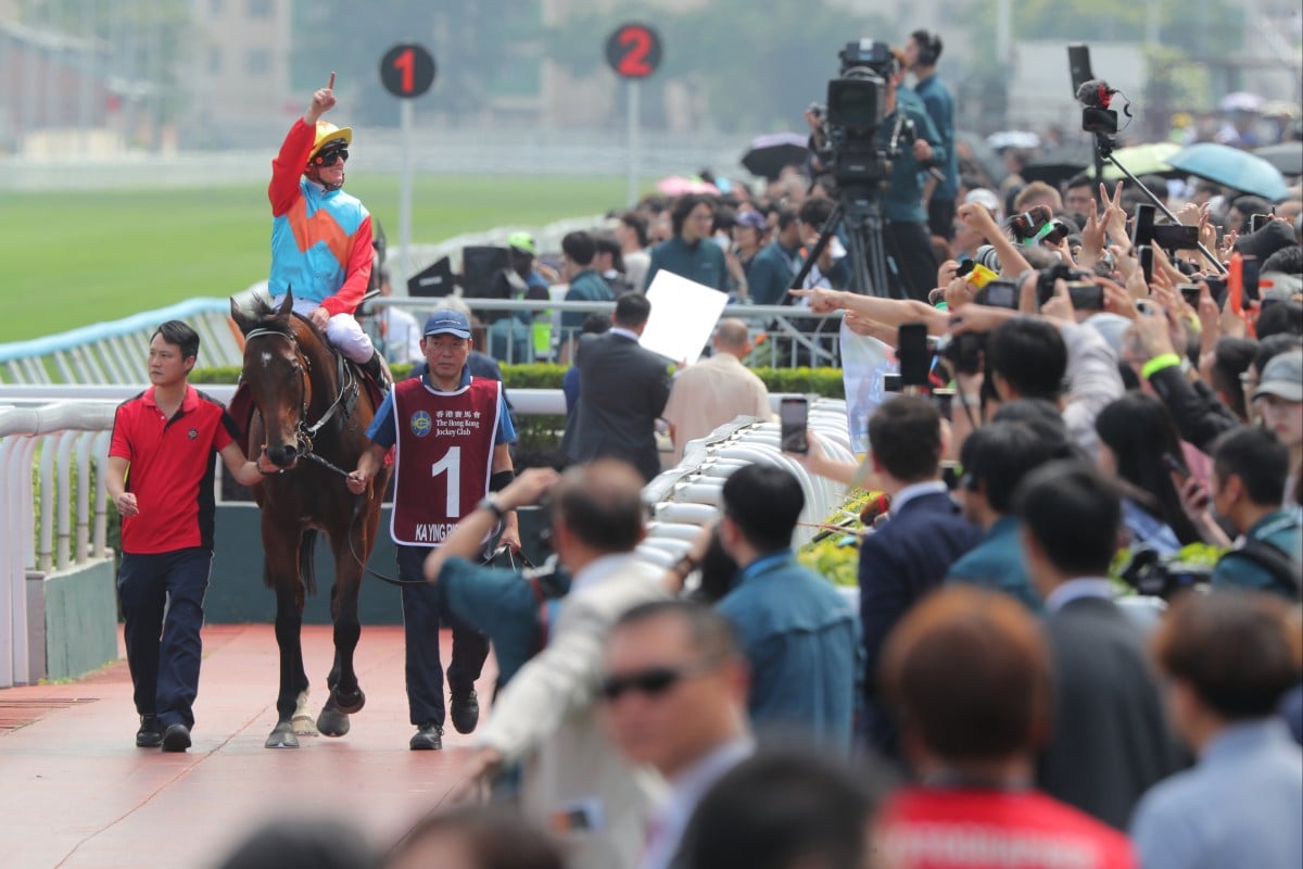 Zac Purton salutes the Sha Tin crowd after Ka Ying Rising’s Chairman’s Sprint Prize win last month. Photos: Kenneth Chan