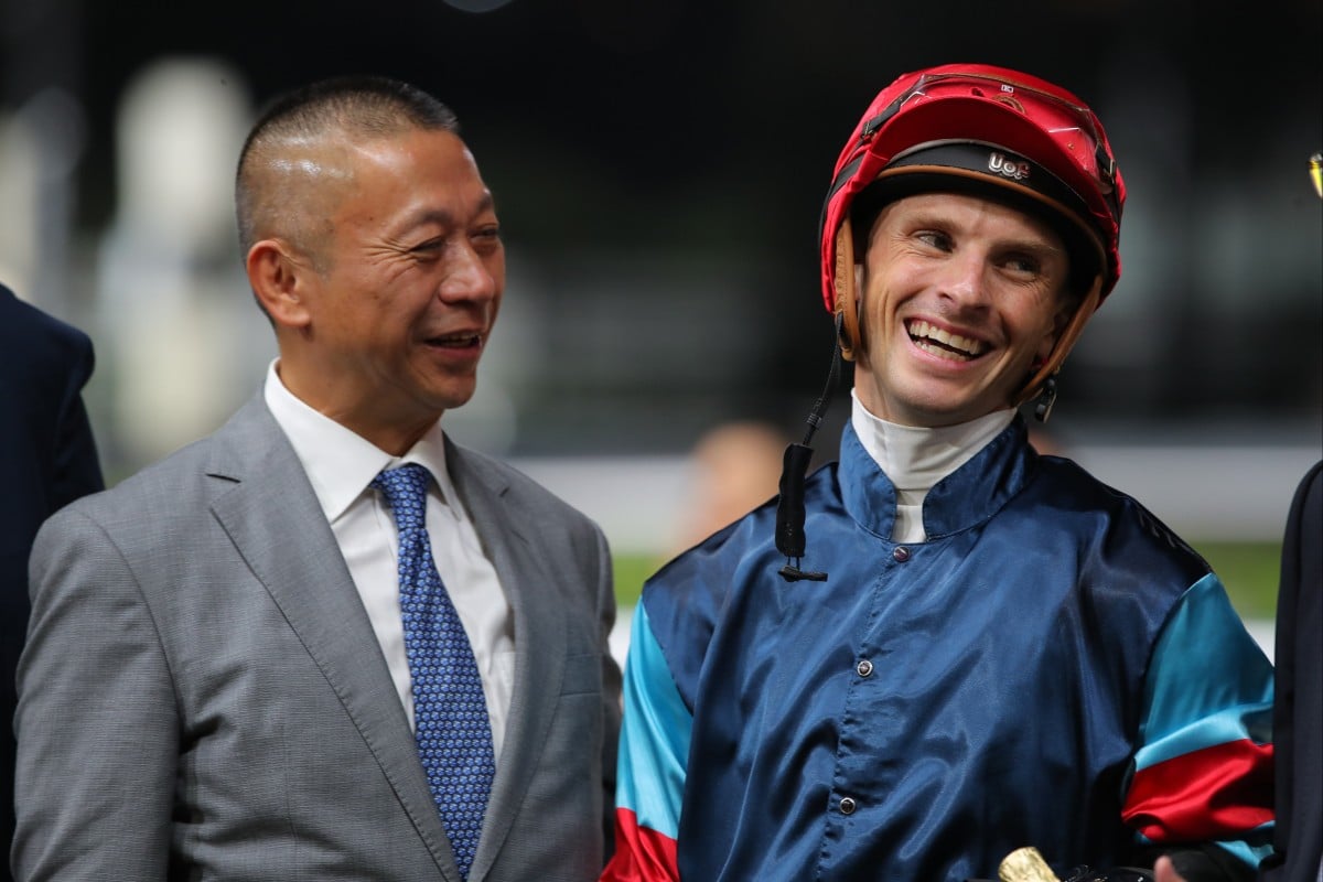 Lyle Hewitson (right) celebrates his win on Winning Champion with Danny Shum (left) at the Happy Valley season finale. Photos: Kenneth Chan