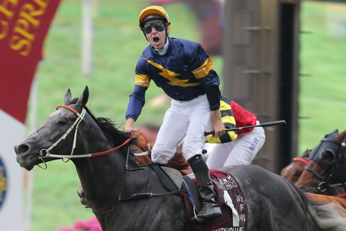 Tommy Berry celebrates after winning the Group One Chairman’s Sprint Prize (1,200m) on Chautauqua in 2016. Photos: Kenneth Chan