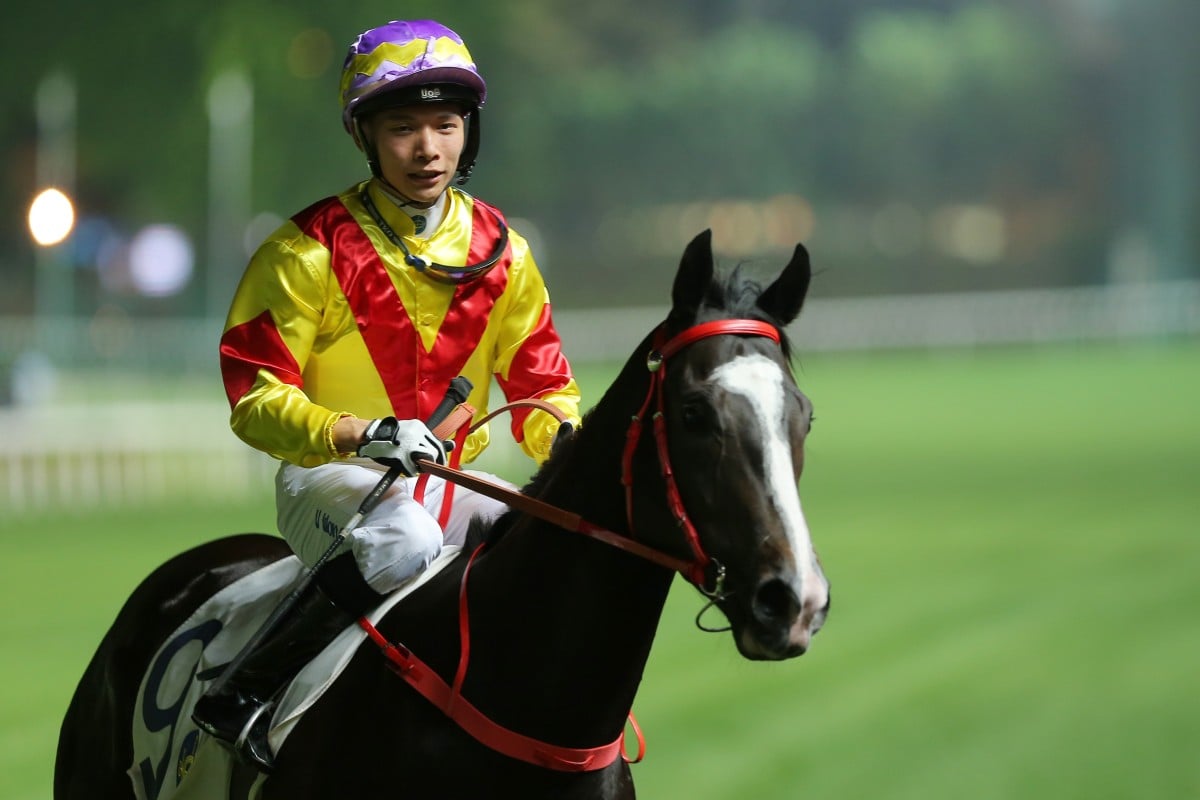 Victor Wong after winning on Frustrated at Happy Valley. Photos: Kenneth Chan