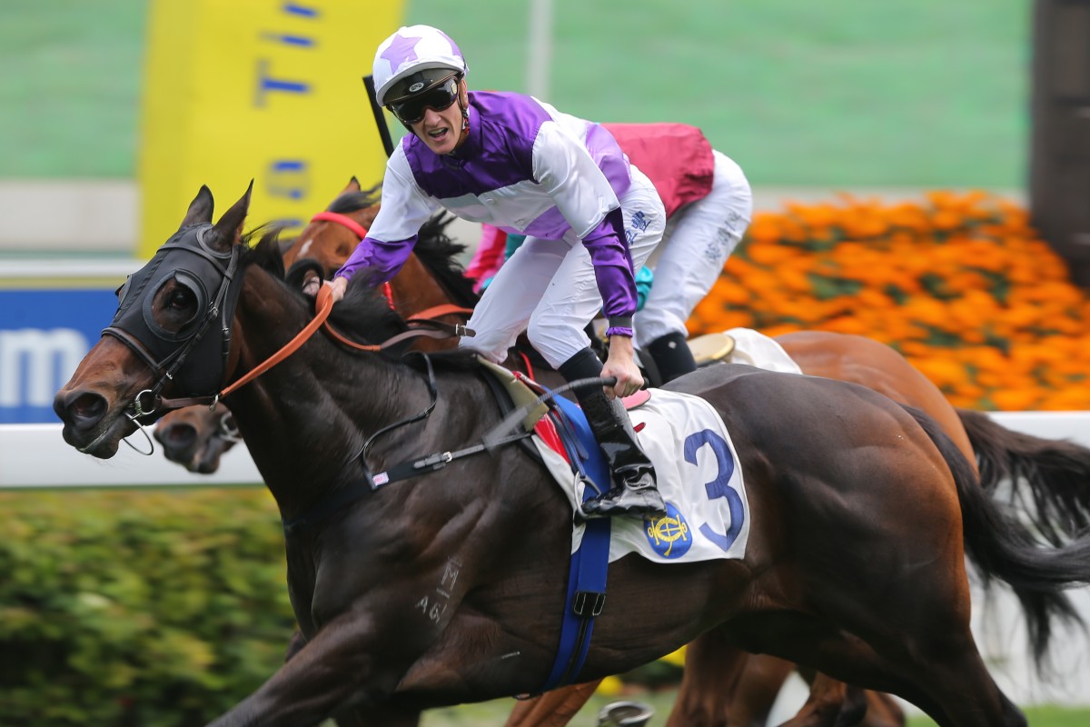 Rattan swoops over the top of Mr Stunning and Beat The Clock to win the Group Two Sprint Cup. Photos: Kenneth Chan