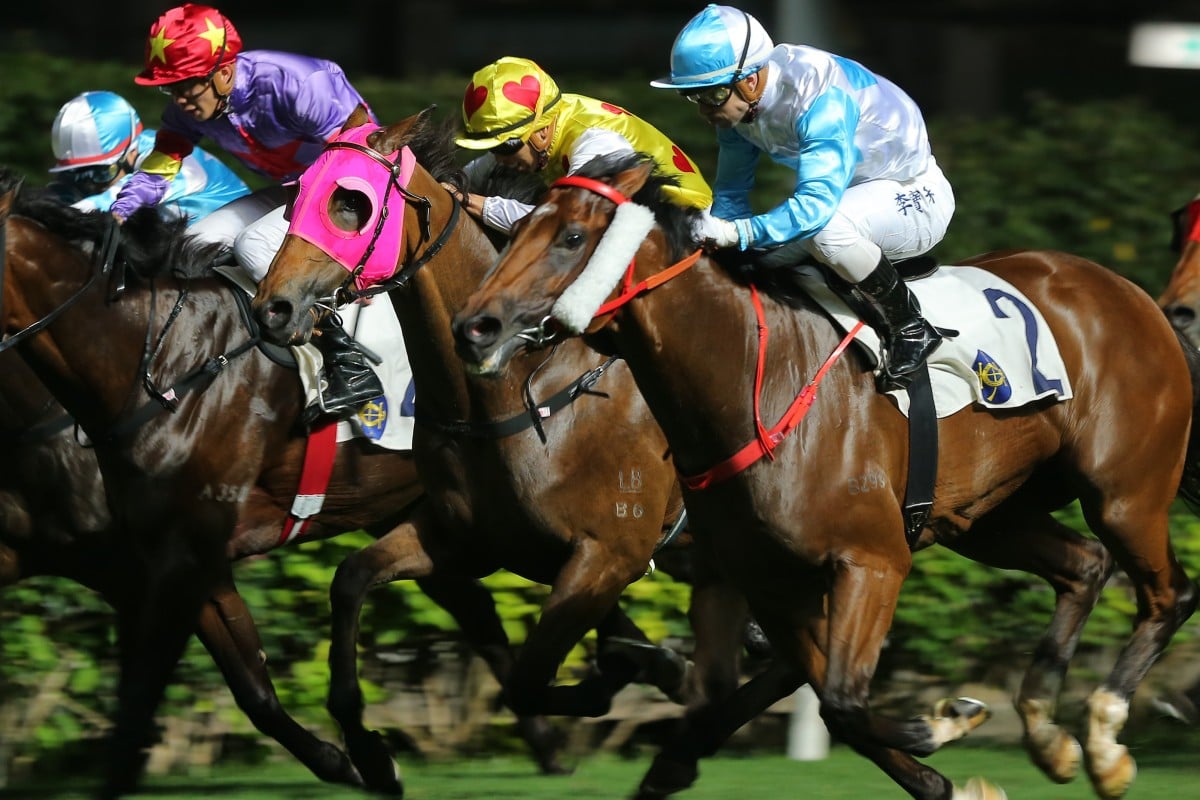 Ruletheroost (outside) goes on to win at Happy Valley last start. Photos: Kenneth Chan