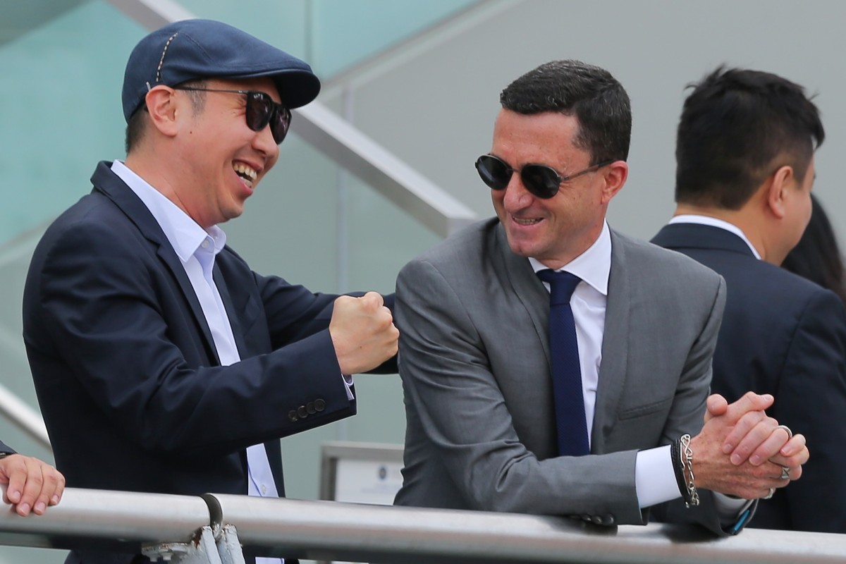 Douglas Whyte talks to an owner at Sha Tin on Sunday. Photos: Kenneth Chan