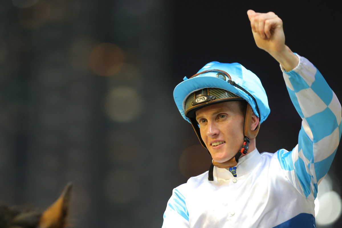 Chad Schofield salutes the crowd after winning at Happy Valley recently. Photos: Kenneth Chan